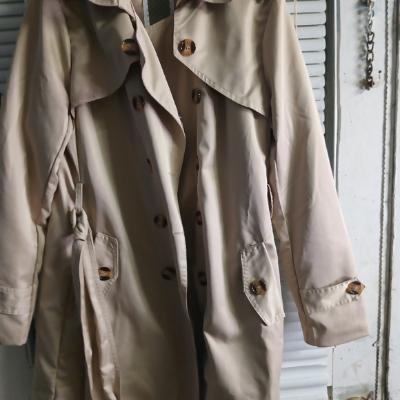 Never worn zicac beige coat - Picture 2 of 2